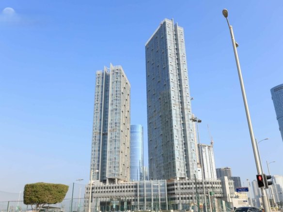 Generously sized 1-bedroom apartment for rent in Horizon Tower