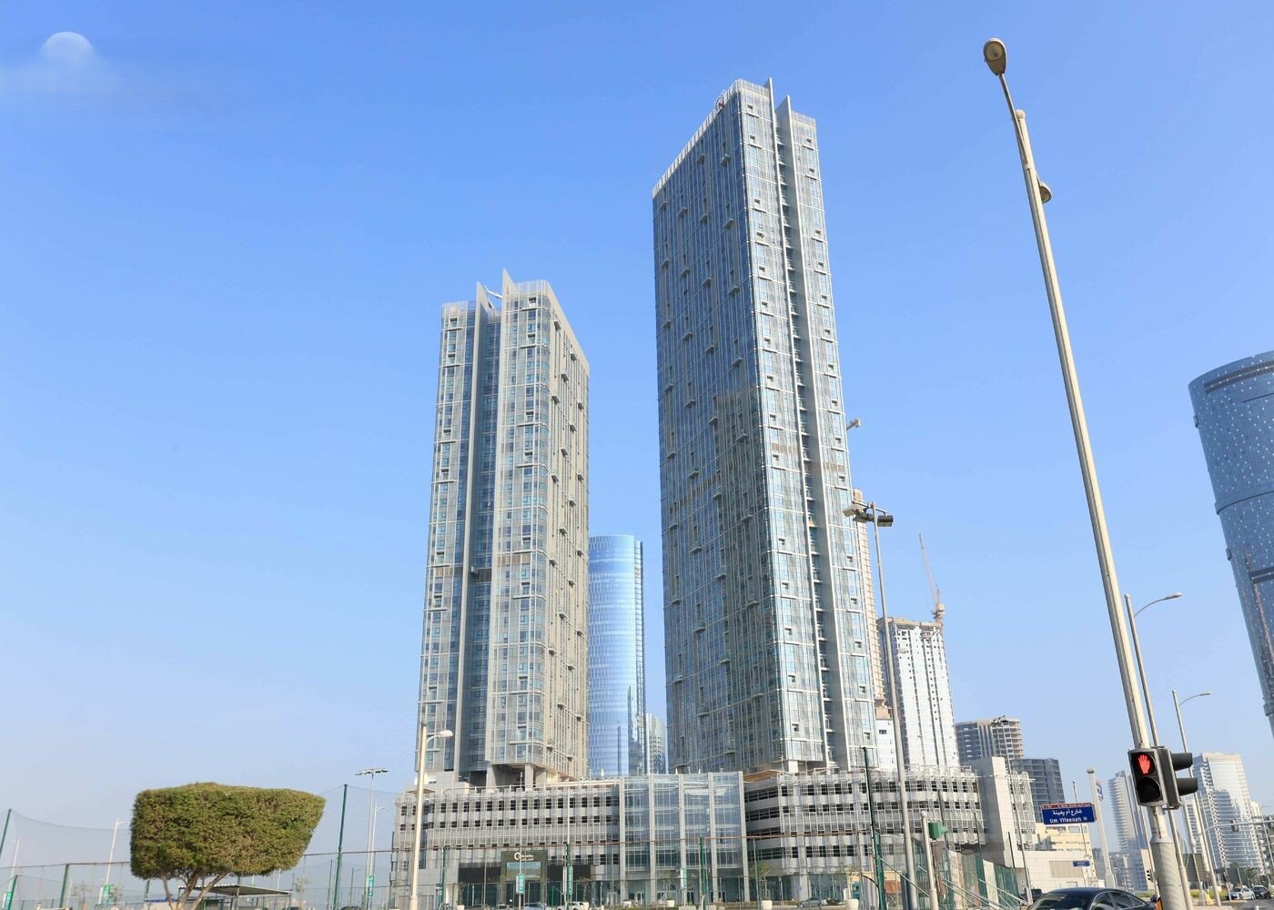 Generously sized 1-bedroom apartment for rent in Horizon Tower